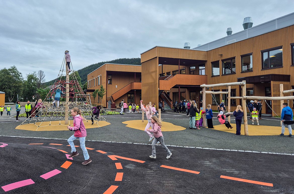 Mosjøen skole friminutt.